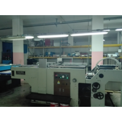 Macchina serigrafica piano-cilindrica usata Sakurai SC-102 – formato 72 × 102 cm – con forno Argon UV Dual e gruppo frigo